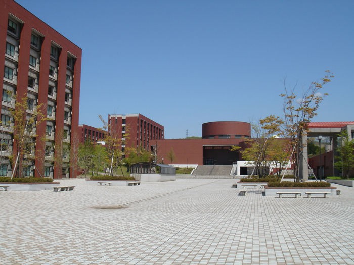 学校简介金泽大学作为日本海地区的重点大学,也是日本北陆地区的浊靠