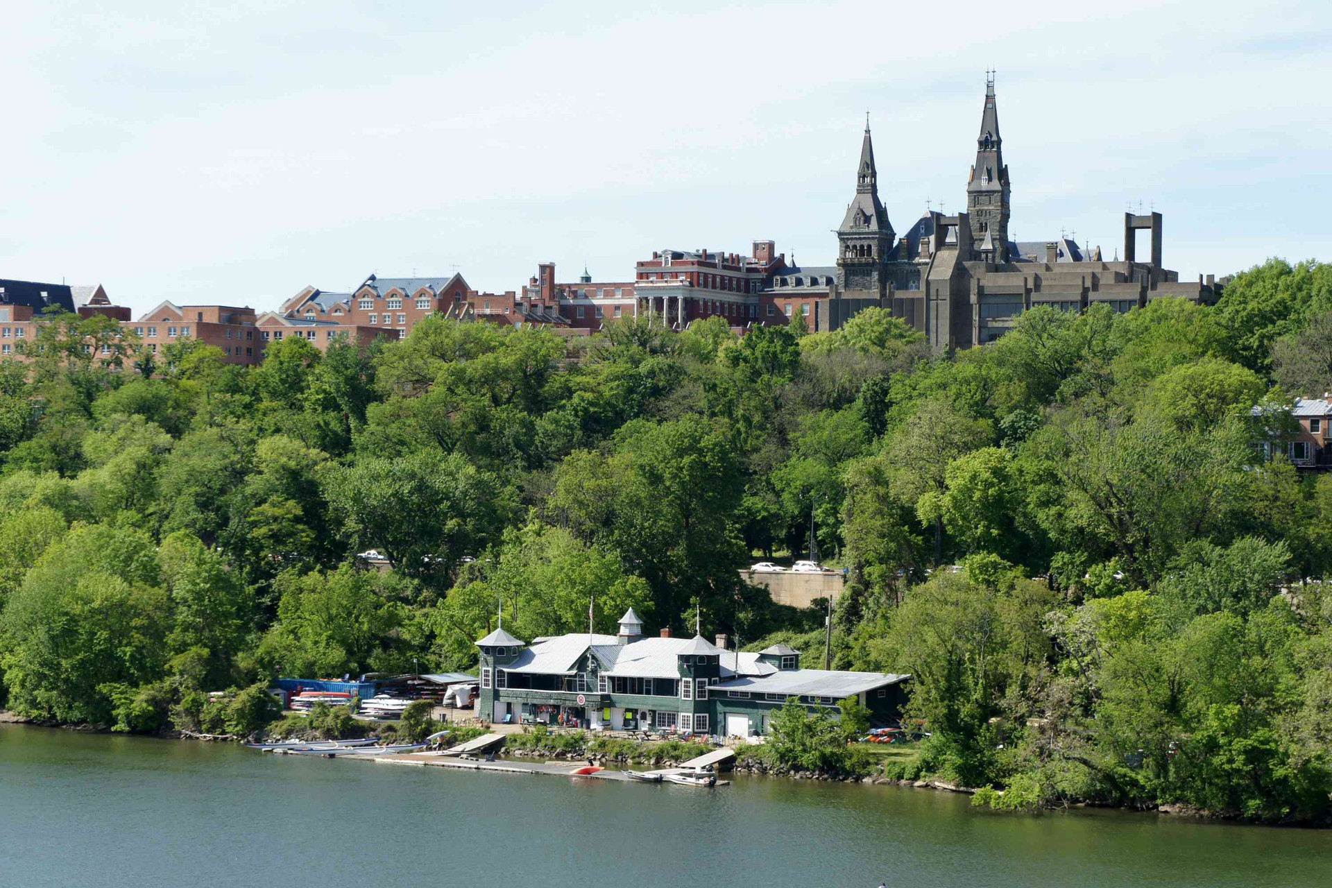 学校简介乔治敦大学(georgetown university)或译乔治城大学,建于1789
