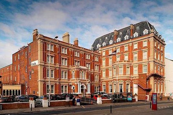 of exeter或exon)是英国一所公立综合性大学,成立于1922年,位于英格兰